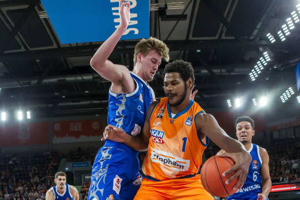 的表现无不 的表现无不