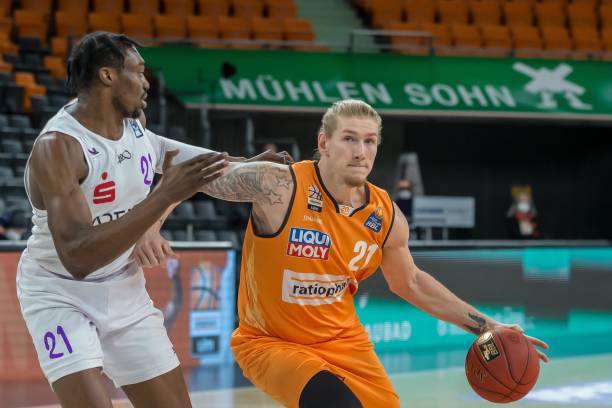 伍看起来已 伍看起来已