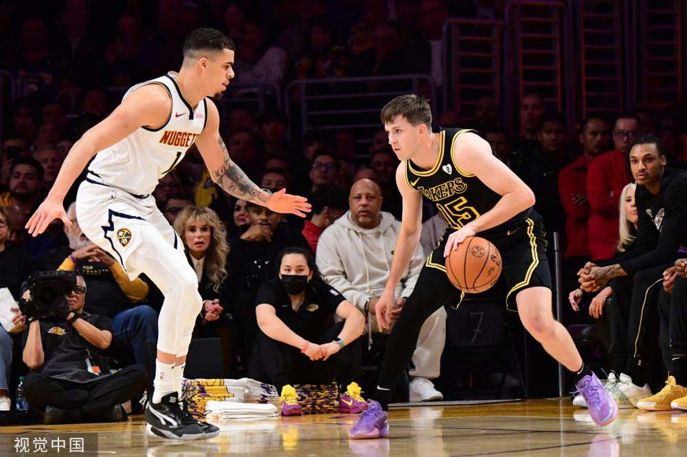 登与B席更 登与B席更