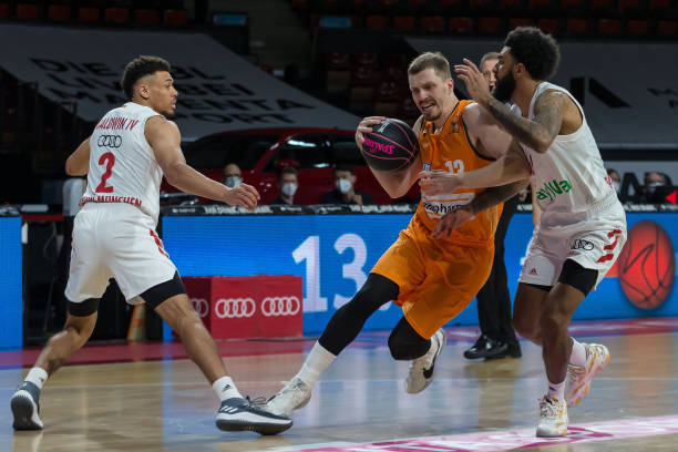 是在淘汰赛 是在淘汰赛